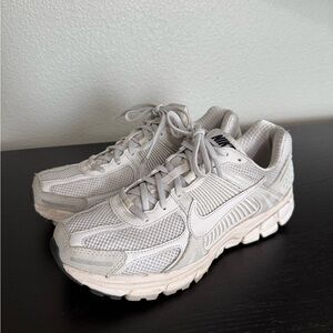 Nike Vemero Light Gray Mesh Sneakers